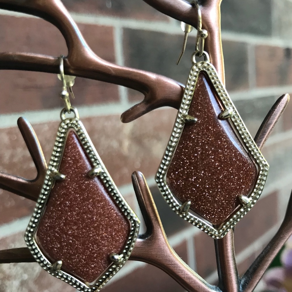 NEW!!! Kendra Scott (Gold)